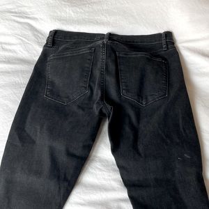 Gap true skinny with distressed ankle